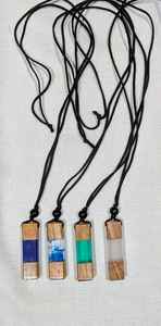 Collier pendentif rectangulaire en résine et bois fait main de qualité supérieure, époxy bleu océan, multicolore, tendance, unisexe, pour cadeau ou usage quotidien - Product Image 4