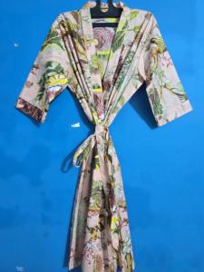 ชุดกิโมโนผ้าฝ้ายพิมพ์ลายดอกไม้ ออกแบบสำหรับผู้หญิง สวมใส่สบายสำหรับชุดนอน ชุดลำลอง และชุดอยู่บ้าน - Product Image 5