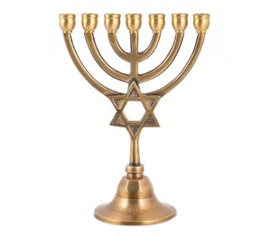 Menorah de Latón Estilo Antiguo, Portavelas Judío Tradicional para Hanukkah, Decoración Religiosa para Mesa de Síngula o Hogar - Product Image 5