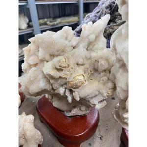 Pierre de cristal de calcite naturelle avec support en bois pour la décoration et la collection à domicile - Product Image 4