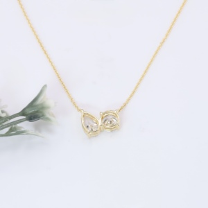 Collar con Colgante de Dos Piedras de Diamante Cultivado en Laboratorio con Corte de Pera, Oro Amarillo, Colgante Toi Et Moi, Joyería Fina Personalizada para Mujer, TULSIYA - Product Image 3
