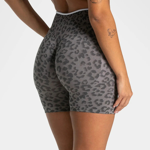 Shorts de yoga sans couture pour femmes, imprimé léopard, effet froncé aux fesses, pour la gym, l'entraînement, le fitness, et shorts de sport taille haute blancs - Product Image 3