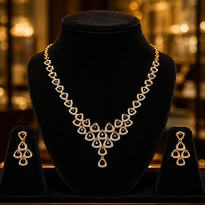 Conjunto de Collar Triangular de Diseño en Oro de 14K de Lujo con Pendientes a Juego, Joyería Moderna para Novias, Fiestas y Bodas, Regalo para Mujer - Product Image 3