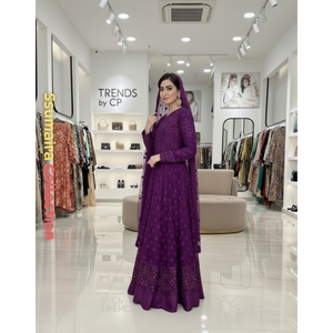 Collection SSUMAIRA - Élégante robe Anarkali en organza brodée blanche, robe pakistanaise de luxe de longueur régulière, robe maxi Chikankari - Product Image 6