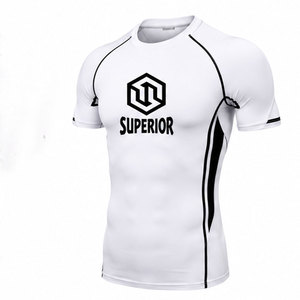 Camiseta deportiva ligera de compresión con tecnología de secado rápido y flexibilidad superior, ideal para el gimnasio y el entrenamiento. - Product Image 5