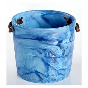 Seau à glace moderne en résine de haute qualité avec poignées en cuir, refroidisseur de bouteilles de champagne et de vin en résine pour la décoration de bars et de fêtes - Product Image 6