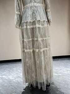 Robe longue bohème en dentelle pour femme, robe longue fluide à manches longues avec volants superposés et dentelle florale pour soirée ou invitée de mariage - Product Image 4
