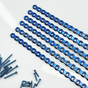 Juego de 76 Placas y Tornillos de Titanio de Alta Calidad de 2.7mm, Cortables y con Bloqueo, para Cirugía Ortopédica Veterinaria en Perros y Gatos - Product Image 1