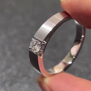 Bague de fiançailles minimaliste pour femme en or blanc 14 carats avec diamant de laboratoire rond de 0,50 ct, certifié IGI, couleur D-E-F, pureté VS+ - Product Image 4