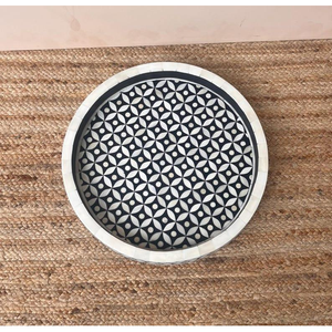 Plateau de service en bois artisanal de luxe avec motif abstrait, design traditionnel et qualité durable, orné d'incrustations en os. - Product Image 1