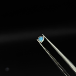 Piedra lunar arcoíris natural RMS, corte triangular, iridiscente, pulida, para la fabricación de joyas, pedido al por mayor desde India. - Product Image 4
