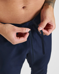 Pantalones deportivos casuales para hombre con logotipo personalizado, cintura elástica con cordón, bolsillos laterales y puños con cremallera, tela transpirable tejida a bajo precio al por mayor - Product Image 6