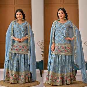 Elegante Traje Sharara de Diseñador para Mujer en Tela Georgette Premium con Bordado Elaborado, Detalles de Lentejuelas y Complementos - Product Image 4