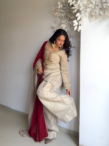 Conjunto de Salwar de Seda Organza con Bordado Intenso para Mujer, con Dupatta Estampada, para Fiestas y Ocasiones Especiales - Product Image 5