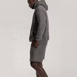 Conjunto de sudadera con capucha y pantalones cortos para hombre, estilo moderno, con tela flexible para uso activo y casual. - Product Image 3