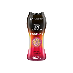 Garde les serviettes, la literie et les vêtements frais et doux grâce aux perles parfumées Downy Unstopables Fusions. - Product Image 4