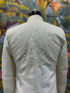 Traje de novio Off White de tela de seda Vergo, estilo Cyber Mandala Sherwani, con cinturón integrado y cuentas con diseño Pointillism. - Product Image 4