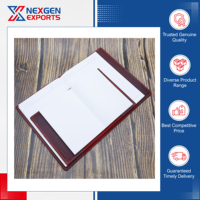 Nexgen Exports, une expérience de fabrication approfondie, propose des couvertures de menu en cuir PU de qualité supérieure, faites à la main, imprimées en offset créatives.
