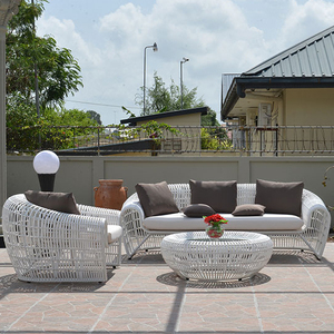 Juego de muebles de ratán para exteriores Royal Shape, sofá de mimbre para patio y jardín con 2 sillones y 2 taburetes de comida - Product Image 1