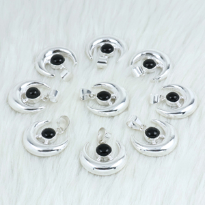Colgante de luna creciente de ónix negro natural al por mayor, chapado en plata de ley 925, dije de moda con engaste de bisel, joyería de piedras preciosas a granel - Product Image 5
