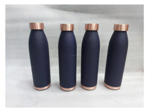 Auténtica botella de agua de cobre hecha a mano para bienestar, fitness y uso diario con tacto puro para agua hirviendo - Product Image 3