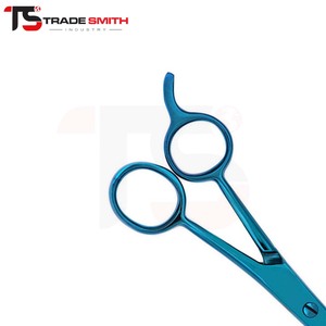 Tijeras de peluquería TSI Premium, elegantes y duraderas, de acero inoxidable, para cortar el cabello, ideales para salones y barberías. - Product Image 5