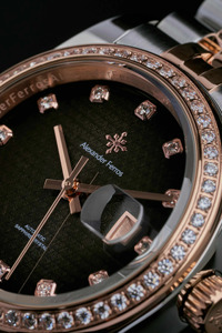 นาฬิกาข้อมือทรงกลม Alexander Ferros 8201D/01 กระจกแซฟไฟร์ ปุ่มกดแบบซ่อน ตัวล็อคแบบซ่อน กันน้ำลึก 50 เมตร แฟชั่น สแตนเลสสตีล - Product Image 4