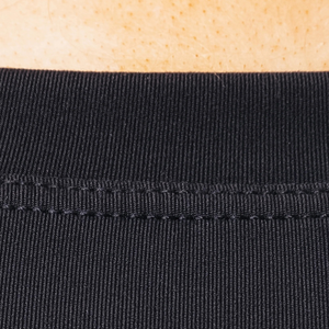 Camiseta de Manga Larga Peekaboo para Mujer, Negra, Elástica, de Tela Suave, con Detalle de Recorte, Estilo Deportivo para Yoga y Ejercicio - Product Image 5