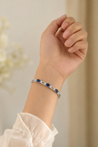 กำไลข้อมือรูปไข่สีมรกต เงินแท้ 925 ชุบโรเดียม สไตล์คลาสสิก ประดับเพชรแบบหนามเตย สำหรับของขวัญวันครบรอบและวันแต่งงาน KLSB20668 - Product Image 4