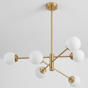 Lustre suspendu en laiton de style mid-century modern, globe blanc, pour salon, luminaires personnalisés - Product Image 1