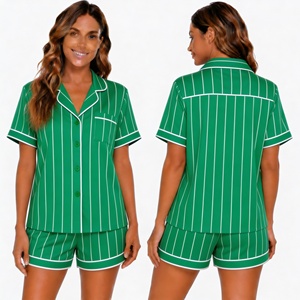 Conjunto de pijama de manga corta a rayas verdes para mujer, ropa de dormir de verano con botones y cuello vuelto en la parte delantera - Product Image 1
