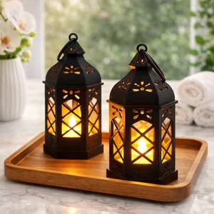 Elegante Linterna Metálica de Ramadán Kareem con Acabado Verde para Reuniones Familiares, Festivales, Hogares Tradicionales y Ocasiones Especiales - Product Image 3