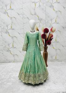 Costume Anarkali en soie vert traditionnel indien pakistanais pour femmes avec dupatta brodé, longueur au sol, tenue de mariage, coupe classique - Product Image 3