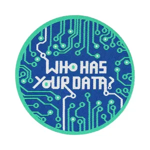 Parche Bordado Termoadhesivo de Fieltro No Tejido con la Frase 'Who Has Your Data' para Decoración y Regalo - Product Image 1