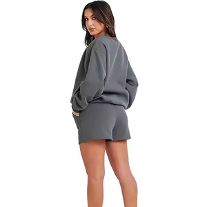 Ensemble 2 pièces pour femmes, sweat-shirt et short gris surdimensionnés, coupe décontractée, col rond, couleur unie, tenue en coton tricoté - Product Image 2