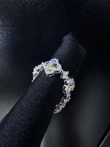 Pulsera de Moissanita con Diseño de Trébol, Chapada en Oro Multicolor, Plata de Ley 925, Cierre Personalizado con Nombre, Moissanita VVS con Acabado Brillante, Pasa el Test de Diamantes - Product Image 4