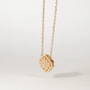 จี้เพชรแบบคลัสเตอร์ ได้รับการรับรองจาก IGI สร้อยคอทองคำแท้ 18K เพชรทรงกลมและทรงบาแกตต์ เพชรเลี้ยงในห้องปฏิบัติการหรือเพชรธรรมชาติ - Product Image 3