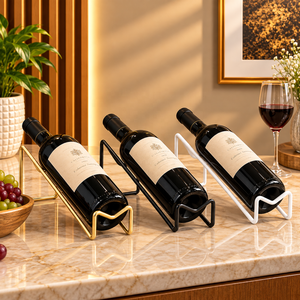 Porte-bouteilles de vin linéaire spécialisé en métal, support pour trois bouteilles, rangement de table, présentoir de bar, finition or, noir, blanc - Product Image 1