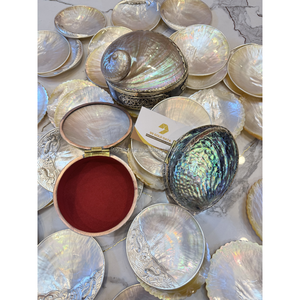 Assiette en nacre jaune naturelle, forme originale, pour servir le caviar lors de réceptions - Product Image 6