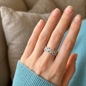 Bague en or blanc 18 carats haut de gamme avec diamants naturels ronds et sertissage pavé, design vintage, vente en gros Chine, idéale pour un cadeau - Product Image 4