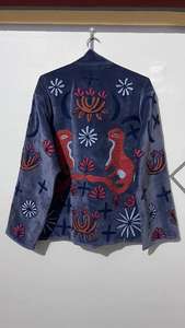 Chaqueta de terciopelo bordada en azul tigre, estilo bohemio Suzani, diseño de tigre - Product Image 4