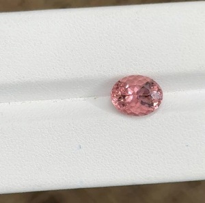 Tourmaline rose naturelle facettée ovale 2,89 carats 10x8mm avec jeu de couleurs d'Afrique Modèle TM05 pour la fabrication de bijoux (bague) - Product Image 1