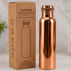 Regalos: Botella de agua de cobre con 2 vasos de vidrio martillado, diseño minimalista, tapas incluidas. - Product Image 3