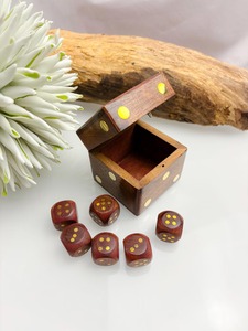 Boîte à dés en bois artisanale avec dés assortis, étui de rangement haut de gamme, accessoire de jeu de table classique, cadeau pour la maison, les voyages et la famille - Product Image 5