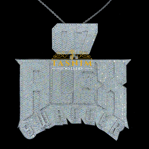 Colgante de Moissanita Vintage de Exportación, Joyería Hip Hop con Diamantes Blancos Sólidos para Bodas, Fiestas y Regalos, Disponible a Precio Económico - Product Image 1