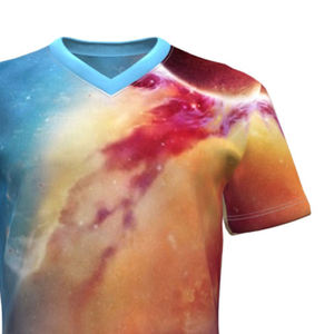 เสื้อยืดคอกว้างแขนสั้นผู้ชาย พิมพ์ลายกาแล็กซี่ สวมใส่สบาย ระบายอากาศได้ดี ผลิตจากผ้าโพลีเอสเตอร์ถัก ทรงปกติ ลายภาพพิมพ์ - Product Image 4