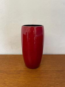 Vase en céramique rose poudré tendance avec bord évasé, finition douce mouchetée et accent chic pour un style d'intérieur contemporain - Product Image 5