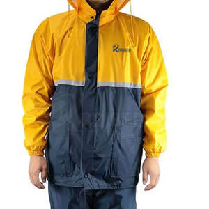 Ensemble coupe-vent pour homme fabriqué au Pakistan, deux pièces, pour un style décontracté et urbain. - Product Image 5