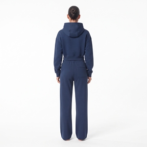Conjunto casual de dos piezas de alta calidad para mujer: sudadera con capucha y cremallera completa, hombros caídos, y pantalón jogger de pierna ancha con cintura elástica. - Product Image 4