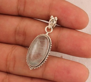 Colgante de Aguamarina Natural en Plata de Ley 925, Corte Ovalado, Gema Azul, Joyería de Plata Hecha a Mano, Piedra de Nacimiento de Marzo - Product Image 1